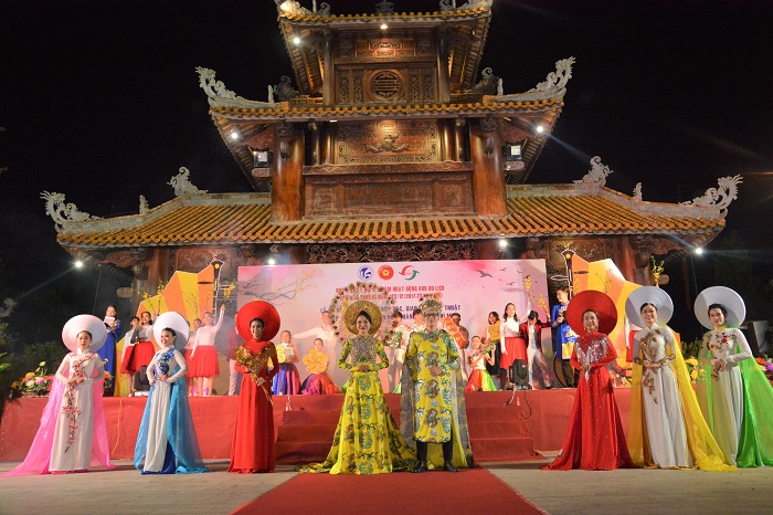 Thực hành nghề nghiệp của sinh viên lớp ĐH.QLVH 12, Khoa Quản lý văn hóa, nghệ thuật tại Khu Du lịch Văn hóa Phương Nam 