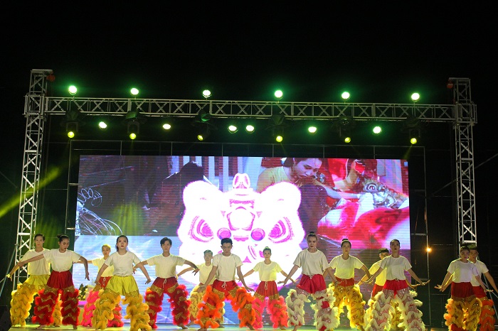 Xuân Tứ Linh: kết thúc suất diễn thứ ba và phát sóng truyền hình vào dịp Tết