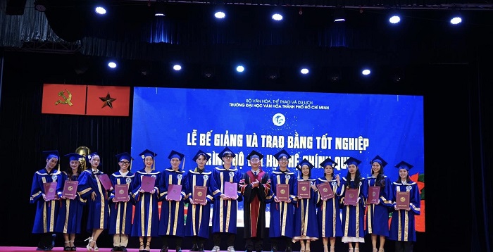 Khóa học 2018-2022, Khoa quản lý văn hóa, nghệ thuật có 52 sinh viên tốt nghiệp đại học chính quy với 37 sinh viên đạt loại giỏi