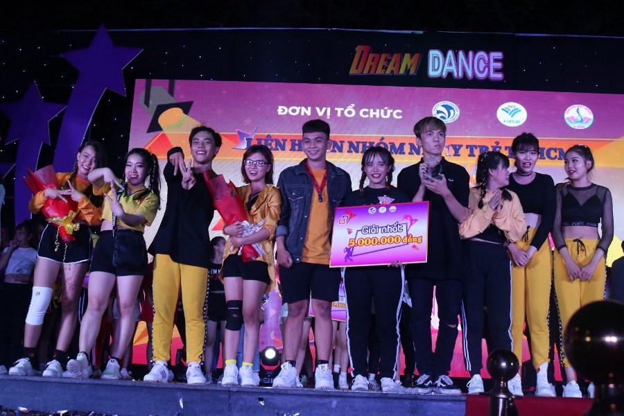 CHUNG KẾT - XẾP HẠNG "DREAM": GAY CẤN VÀ BÙNG NỔ