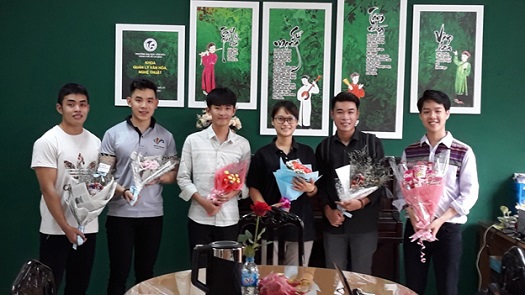 “Những Đóa Hoa Ngọt Ngào” – Tặng Ngày Phụ Nữ Việt Nam 20/10 của Lớp ĐHQLVH 11.1